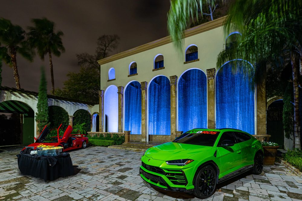 Guests will like this car scene
